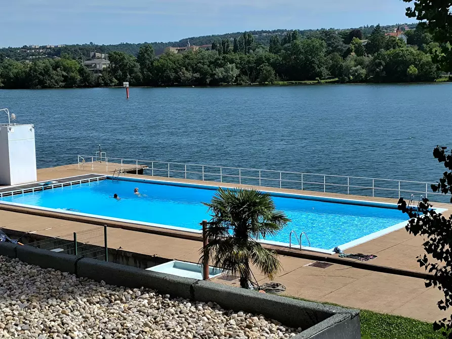 Immagine 1 di Appartamento in affitto  in Avenue Henri Barbusse a Curis-au-Mont-d'Or