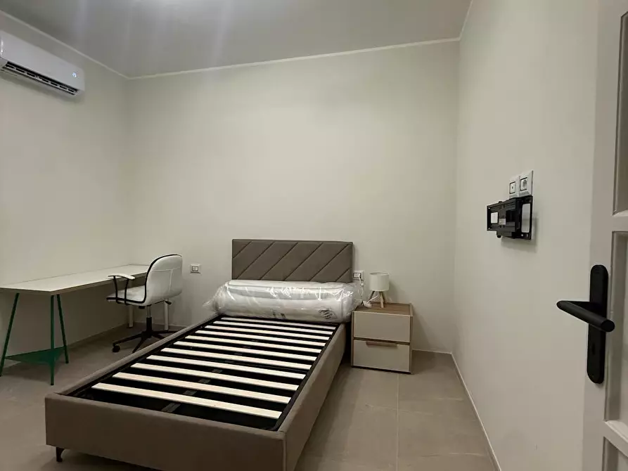 Immagine 6 di Camera in affitto  in Via Faraci a Catania