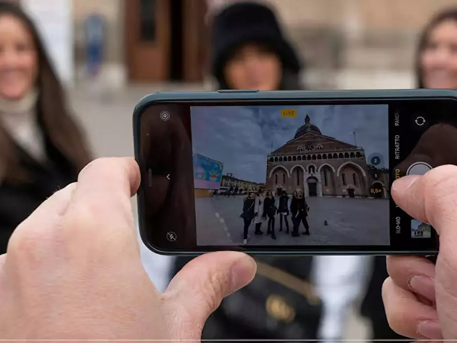 Immagine 10 di Appartamento in affitto  in Via del Santo a Padova