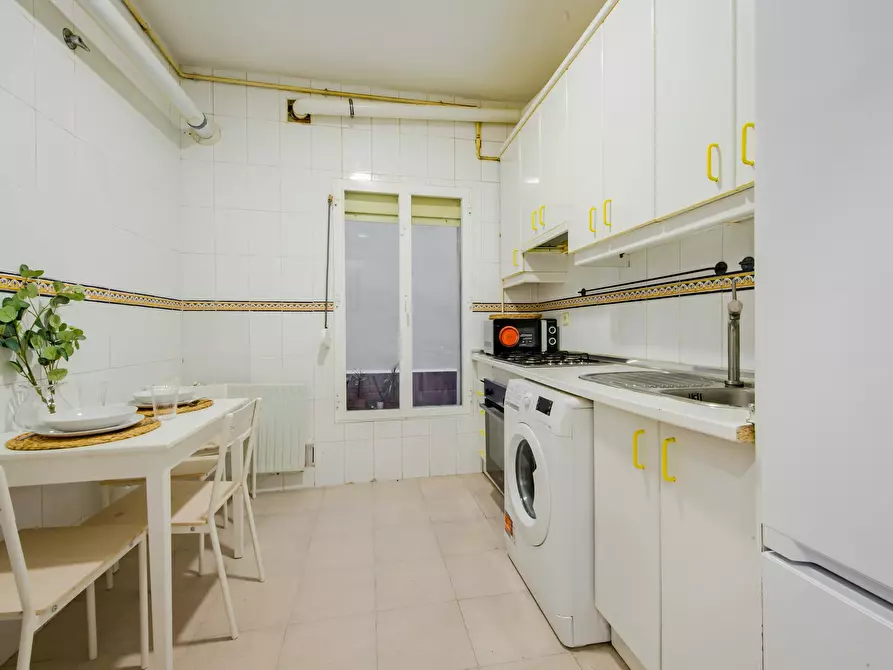 Immagine 10 di Appartamento in affitto  in Calle de San Simón a Madrid