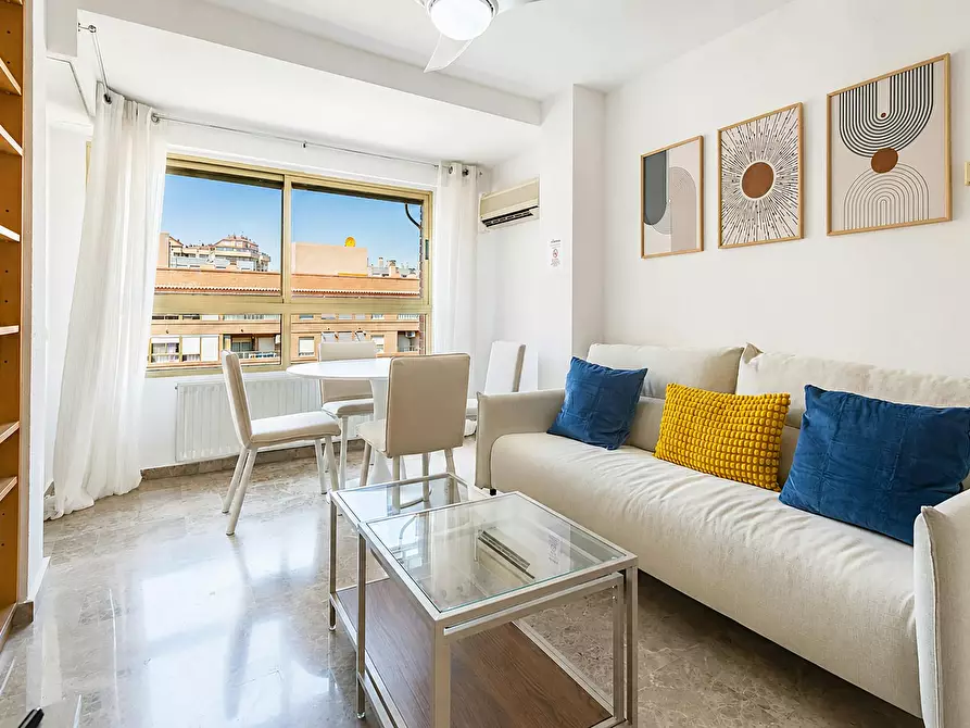 Immagine 1 di Appartamento in affitto  in Avinguda de l'Institut Obrer de València a Valencia