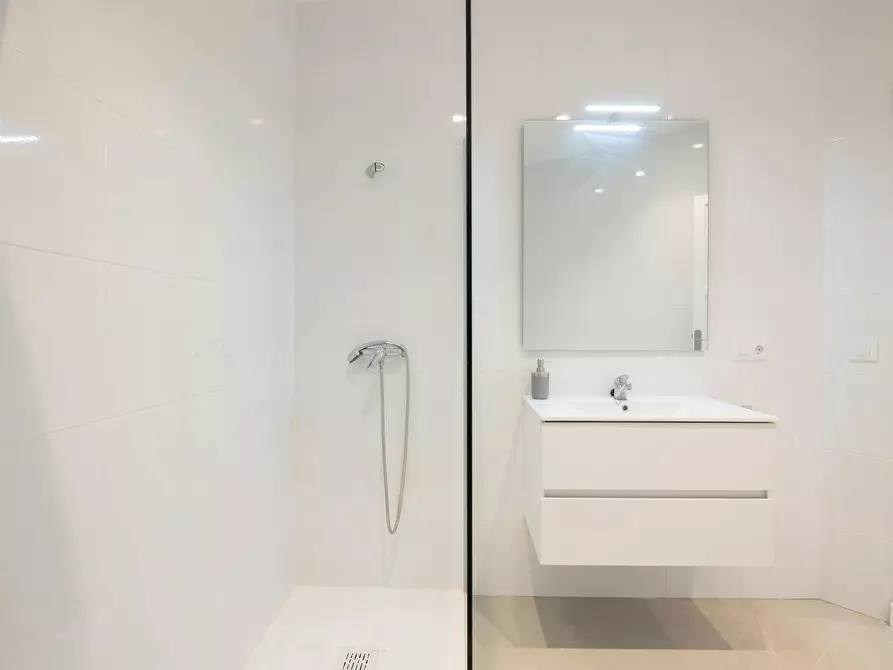 Immagine 10 di Appartamento in affitto  in Carrer de Guillem de Castro a Valencia