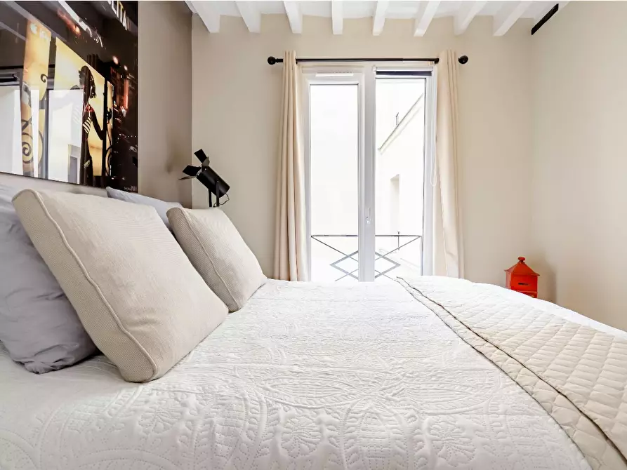 Immagine 9 di Camera in affitto  in Rue Clauzel a Paris