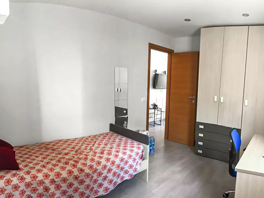 Immagine 6 di Camera in affitto  in Via Pigna a Napoli