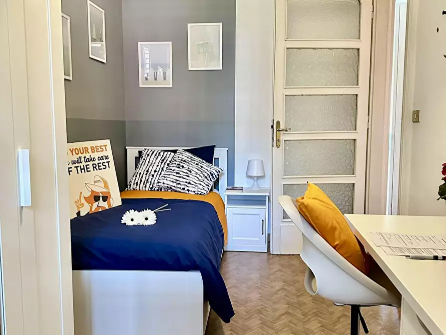 Immagine 1 di Camera in affitto  in Via Nizza a Torino