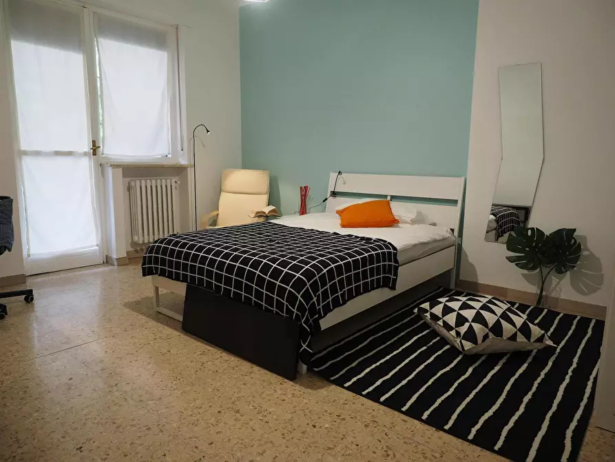 Immagine 1 di Camera in affitto  in Via Amedeo Ugolini a Torino