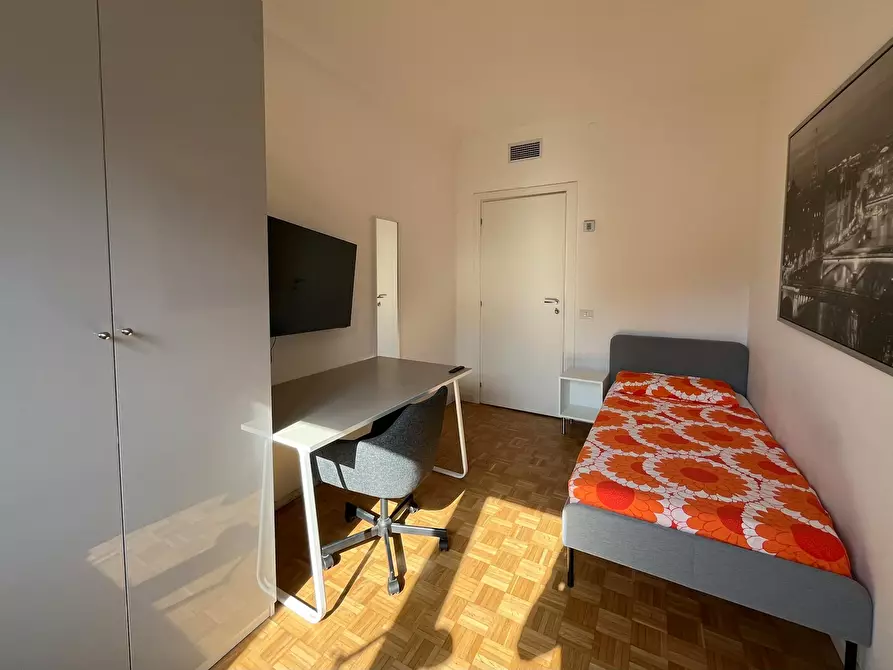 Immagine 2 di Camera in affitto  in Via Vittorio Emanuele Orlando a Milano