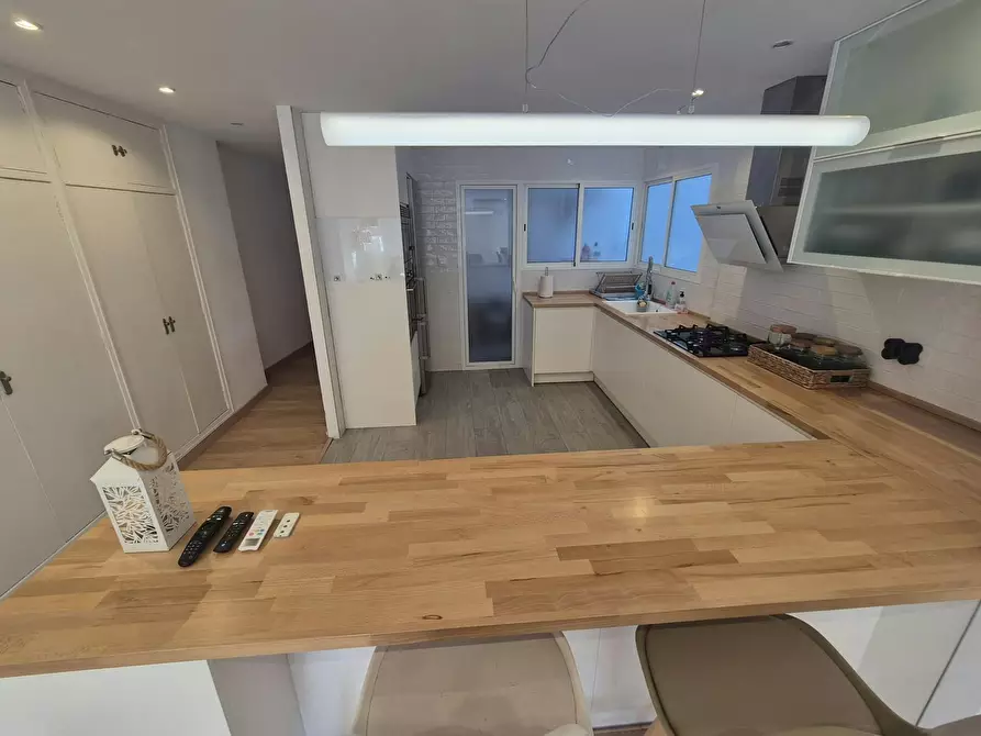 Immagine 4 di Appartamento in affitto  in Carrer de Sant Vicent Màrtir a Valencia
