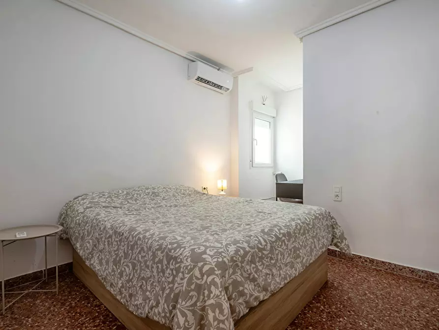 Immagine 1 di Camera in affitto  in Carrer del Mont Carmel a Valencia