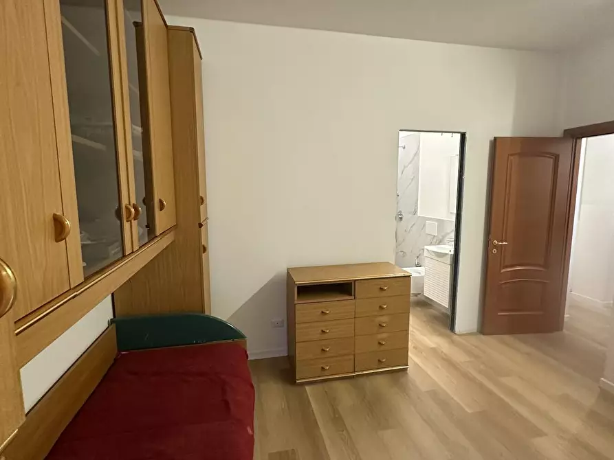 Immagine 7 di Camera in affitto  in Via Teano a Roma