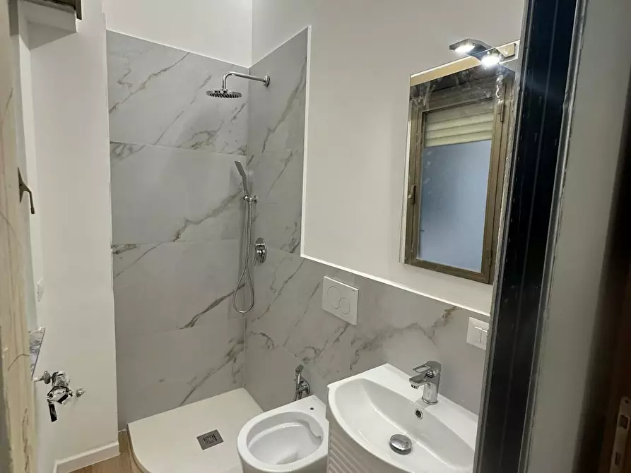 Immagine 5 di Camera in affitto  in Via Teano a Roma