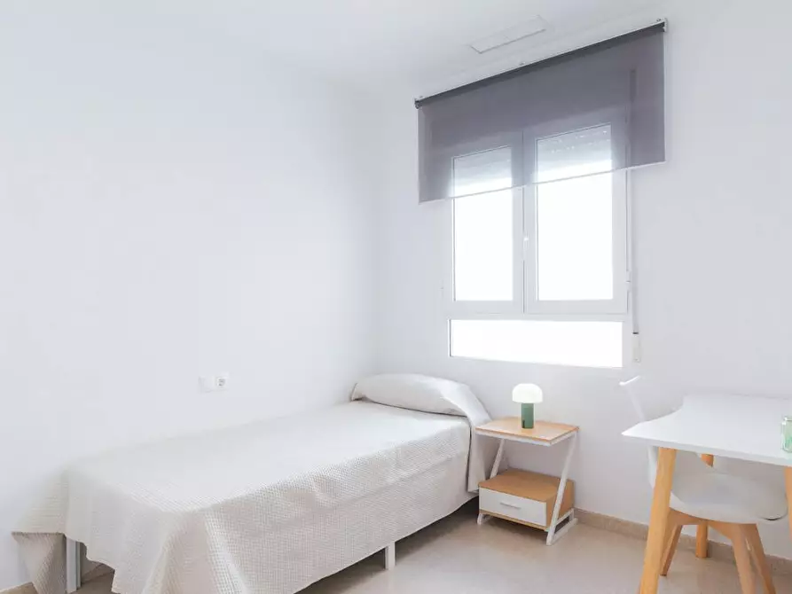 Immagine 3 di Camera in affitto  in Carrer Girona a Elx/Elche