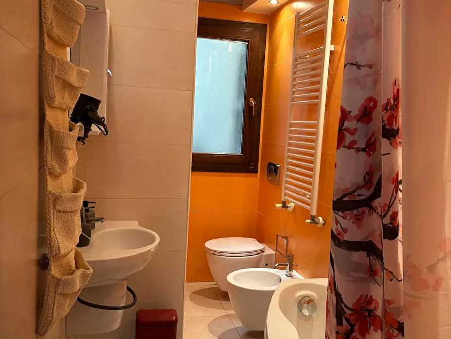 Immagine 7 di Camera in affitto  in Via Broccaindosso a Bologna