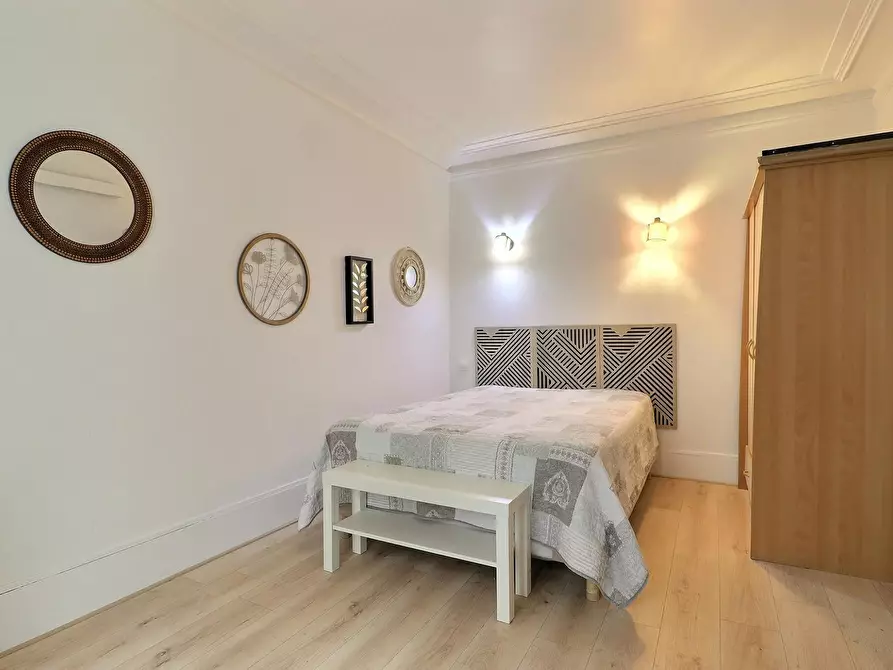 Immagine 7 di Appartamento in affitto  in Rue Mazarine a Paris 06