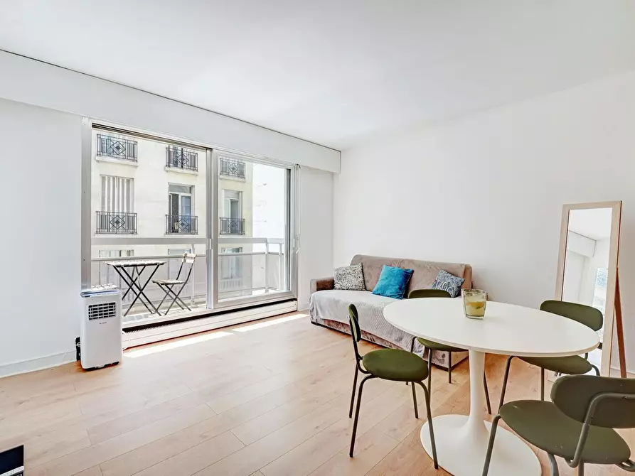 Immagine 1 di Appartamento in affitto  in Rue Nicolo a Paris 16