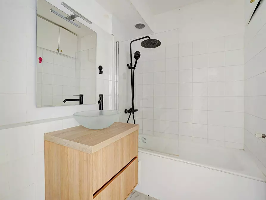 Immagine 10 di Appartamento in affitto  in Rue Nicolo a Paris 16