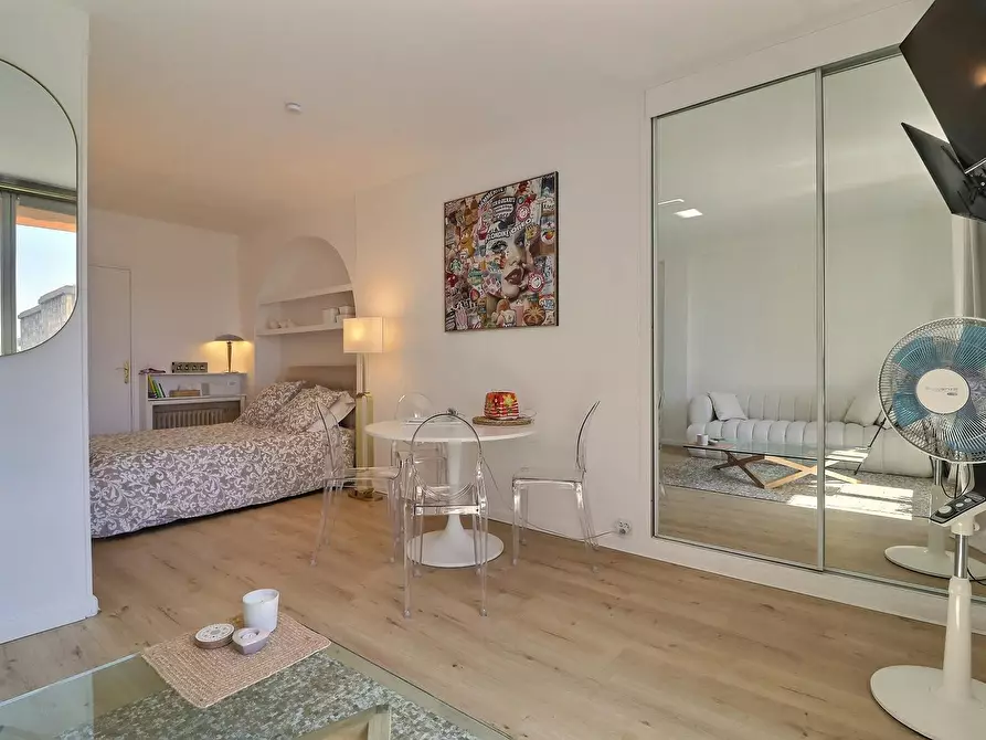 Immagine 4 di Appartamento in affitto  in Rue Lincoln a Paris 08