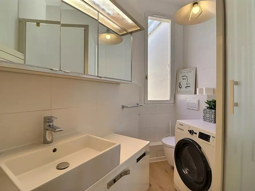 Immagine 10 di Appartamento in affitto  in Rue Lincoln a Paris 08
