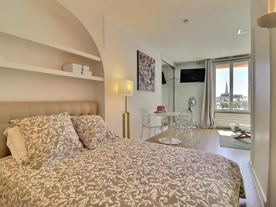Immagine 1 di Appartamento in affitto  in Rue Lincoln a Paris 08