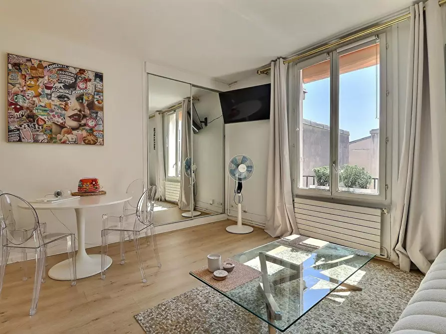 Immagine 3 di Appartamento in affitto  in Rue Lincoln a Paris 08