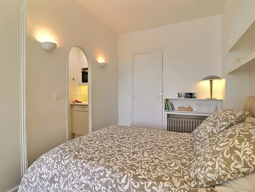 Immagine 6 di Appartamento in affitto  in Rue Lincoln a Paris 08