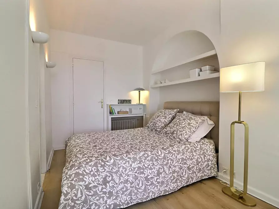 Immagine 7 di Appartamento in affitto  in Rue Lincoln a Paris 08