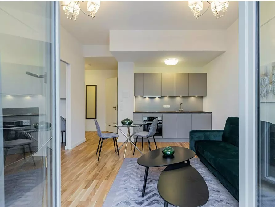 Immagine 1 di Appartamento in affitto  in Wilhelm-Caspar-Wegely-Platz a Berlin