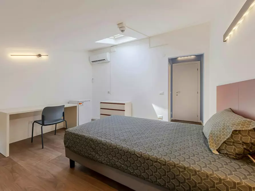Immagine 6 di Camera in affitto  in Via Roma a Reggio Nell'emilia