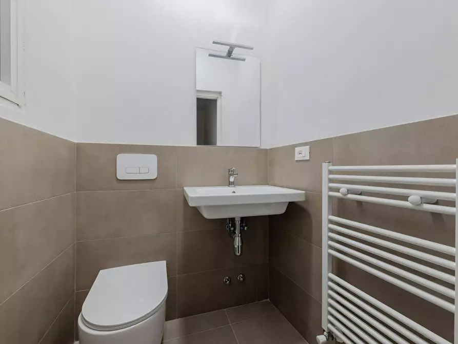 Immagine 10 di Camera in affitto  in Via Roma a Reggio Nell'emilia
