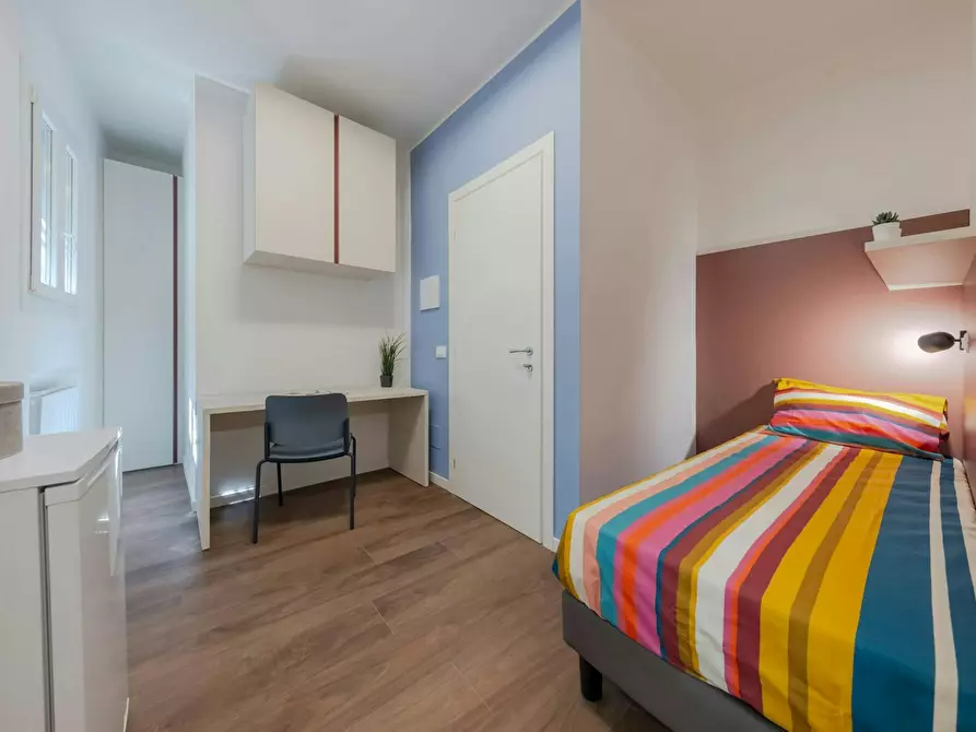 Immagine 2 di Camera in affitto  in Via Roma a Reggio Nell'emilia