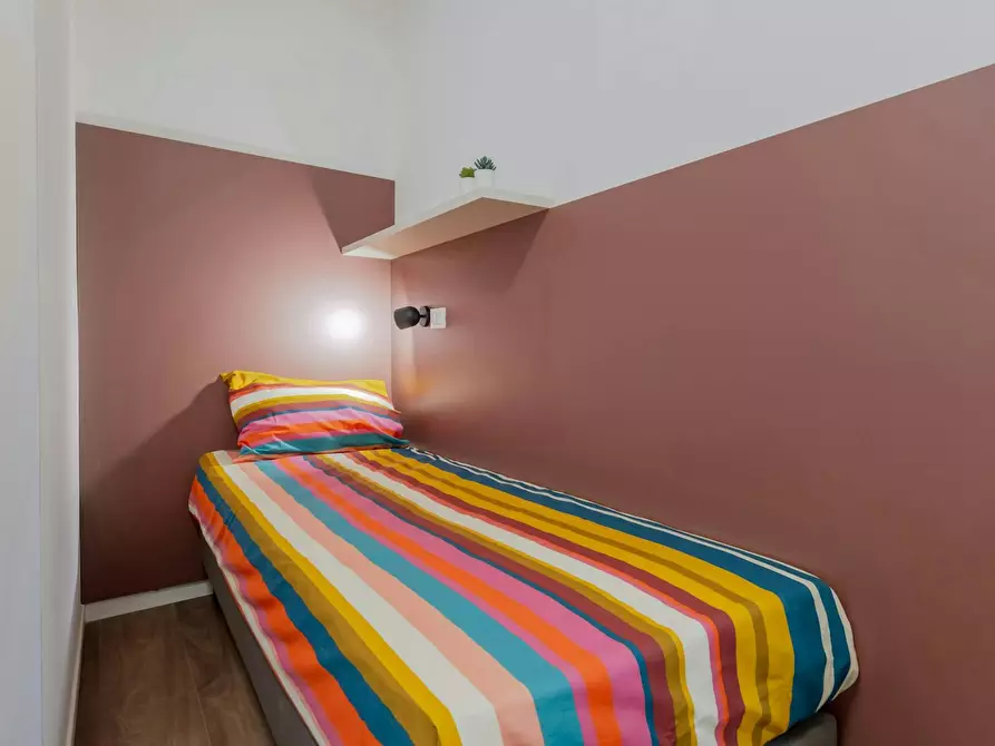 Immagine 1 di Camera in affitto  in Via Roma a Reggio Nell'emilia