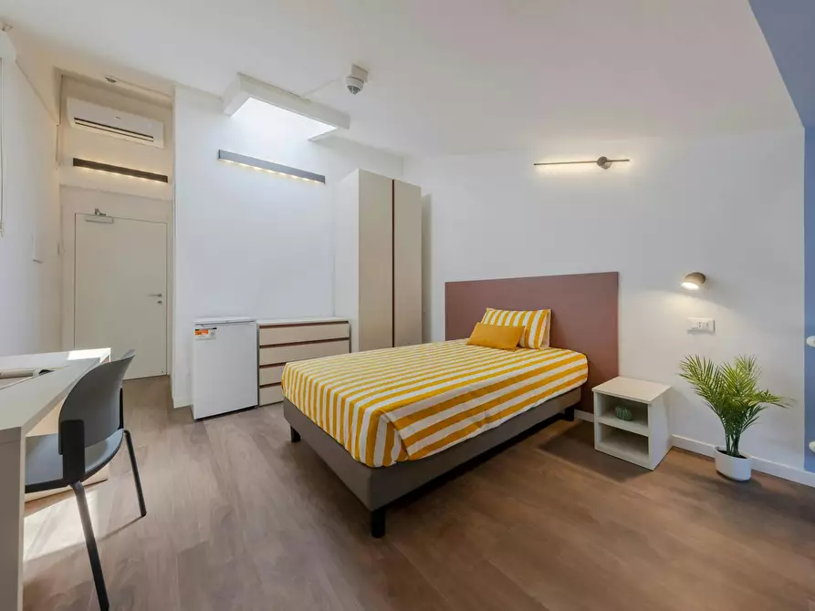 Immagine 4 di Camera in affitto  in Via Roma a Reggio Nell'emilia