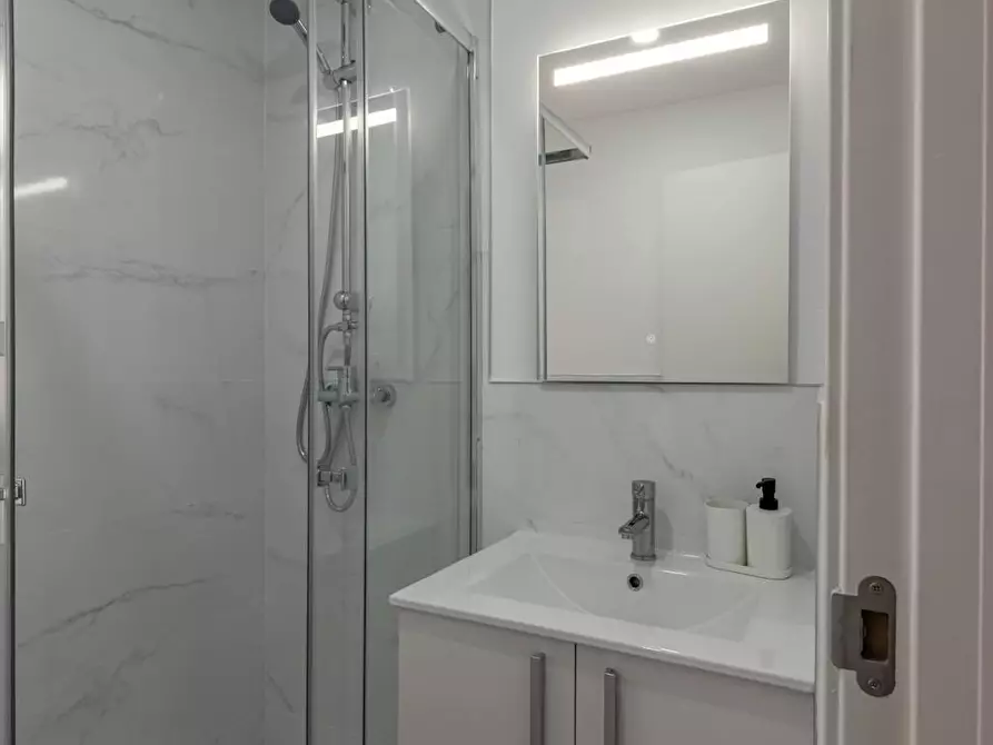 Immagine 5 di Camera in affitto  in Carrer de Sant Mateu a Alicante/Alacant