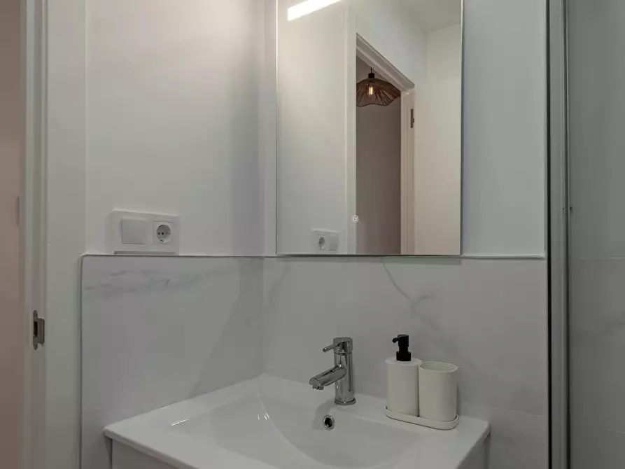 Immagine 9 di Camera in affitto  in Carrer de Sant Mateu a Alicante/Alacant