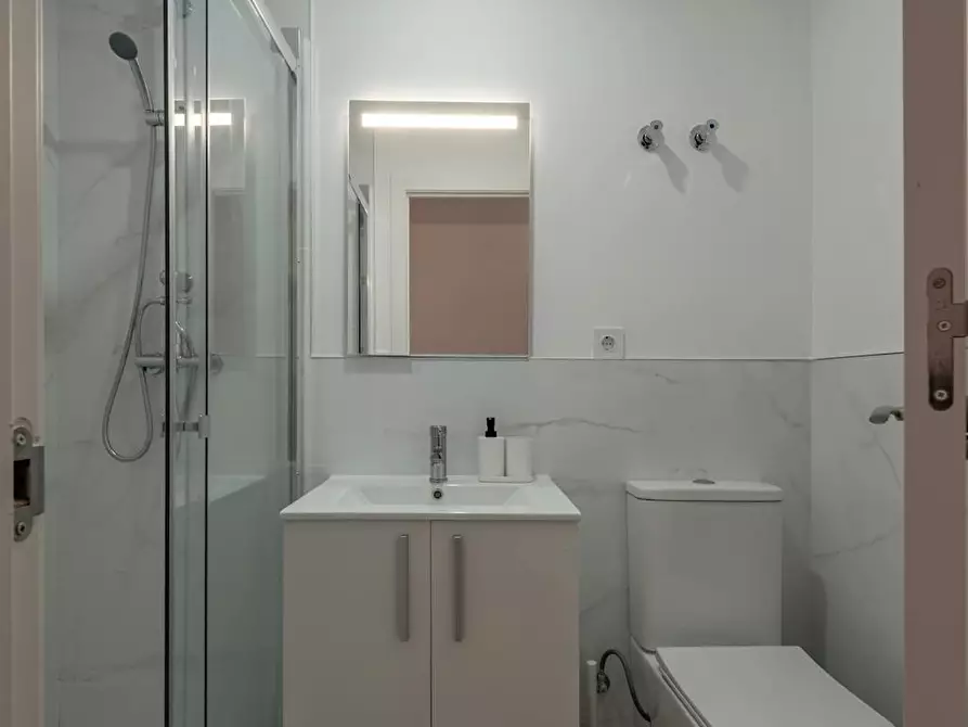 Immagine 3 di Camera in affitto  in Carrer de Sant Mateu a Alicante/Alacant