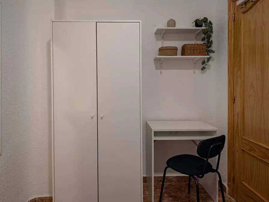 Immagine 8 di Camera in affitto  in Carrer de Sant Mateu a Alicante/Alacant
