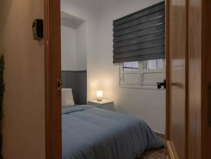 Immagine 6 di Camera in affitto  in Carrer de Sant Mateu a Alicante/Alacant
