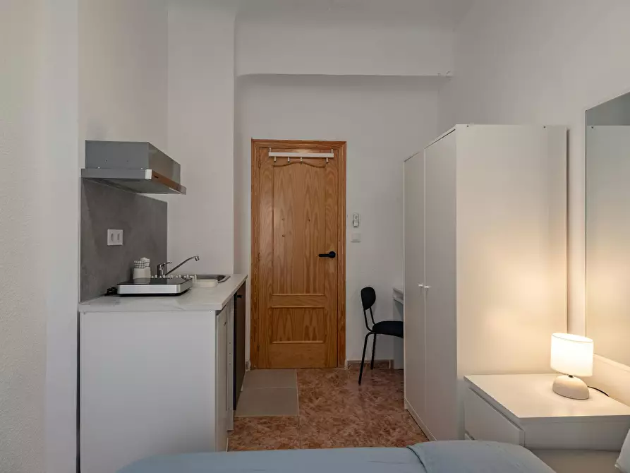 Immagine 6 di Camera in affitto  in Carrer de Sant Mateu a Alicante/Alacant