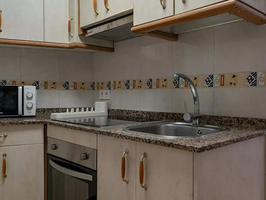 Immagine 10 di Camera in affitto  in Carrer de Sant Mateu a Alicante/Alacant