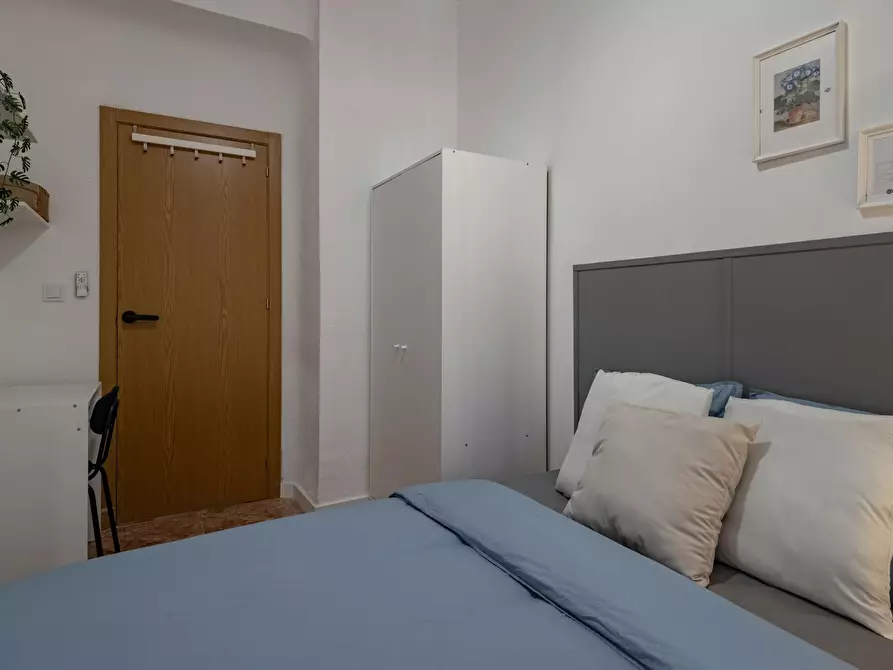 Immagine 4 di Camera in affitto  in Carrer de Sant Mateu a Alicante/Alacant