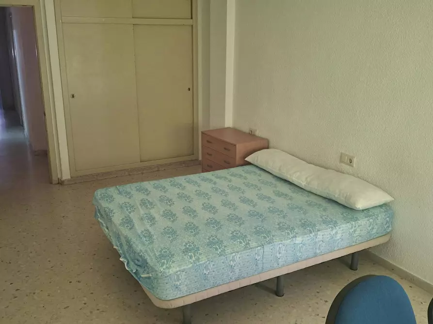 Immagine 10 di Appartamento in affitto  in Carrer del Serpis a Valencia