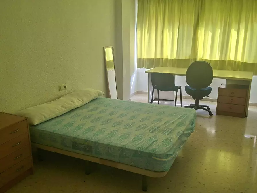 Immagine 8 di Appartamento in affitto  in Carrer del Serpis a Valencia