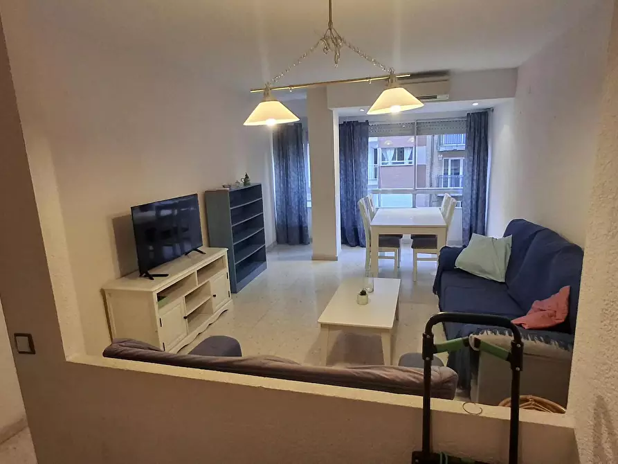 Immagine 1 di Appartamento in affitto  in Carrer del Serpis a Valencia