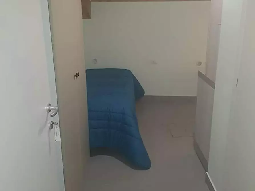 Immagine 6 di Camera in affitto  in Via Pisanelli a Napoli