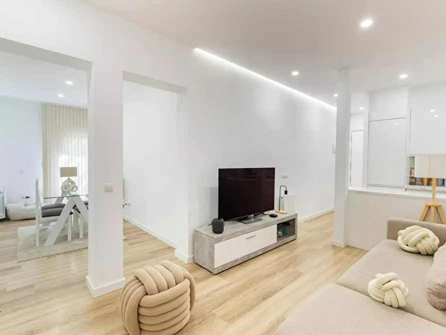 Immagine 1 di Appartamento in affitto  in Calle de Rafael de Riego a Madrid