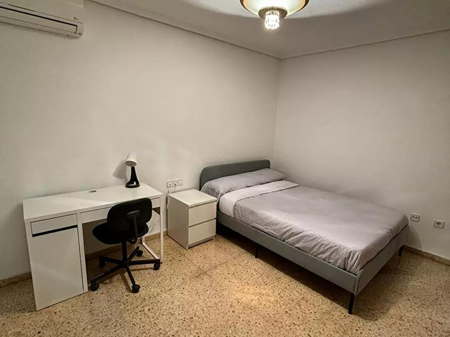 Immagine 3 di Camera in affitto  in Carrer de Reig Genovés a Valencia