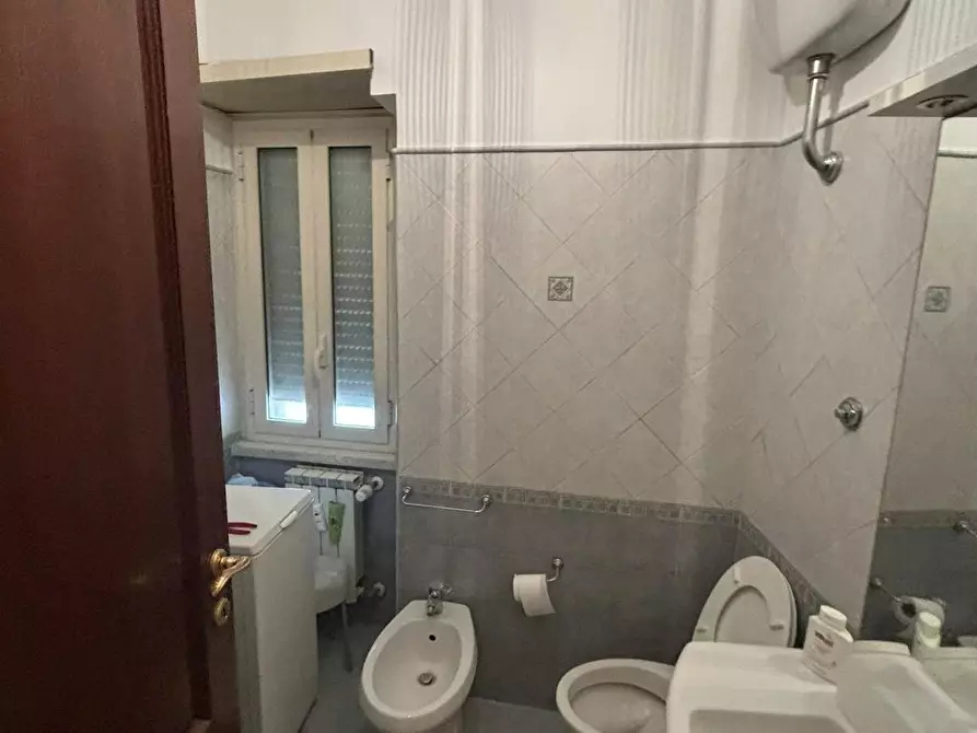 Immagine 10 di Camera in affitto  in Via Tuscolana a Roma