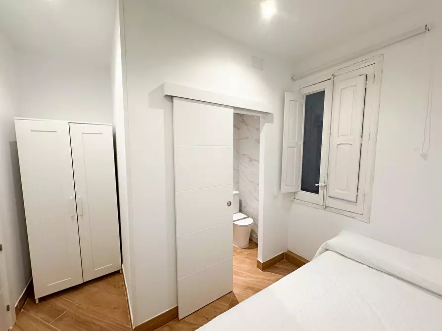 Immagine 1 di Camera in affitto  in Glorieta Embajadores a Madrid