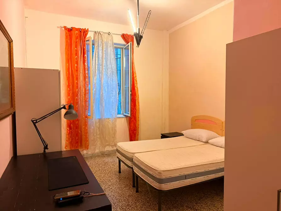 Immagine 1 di Camera in affitto  in Vico Cariati a Napoli