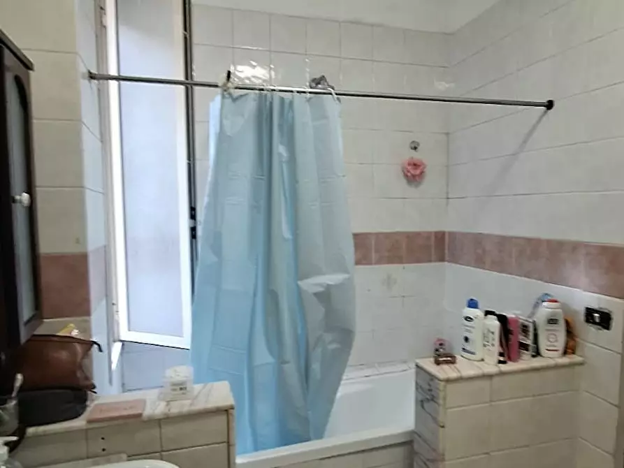 Immagine 5 di Camera in affitto  in Vico Cariati a Napoli